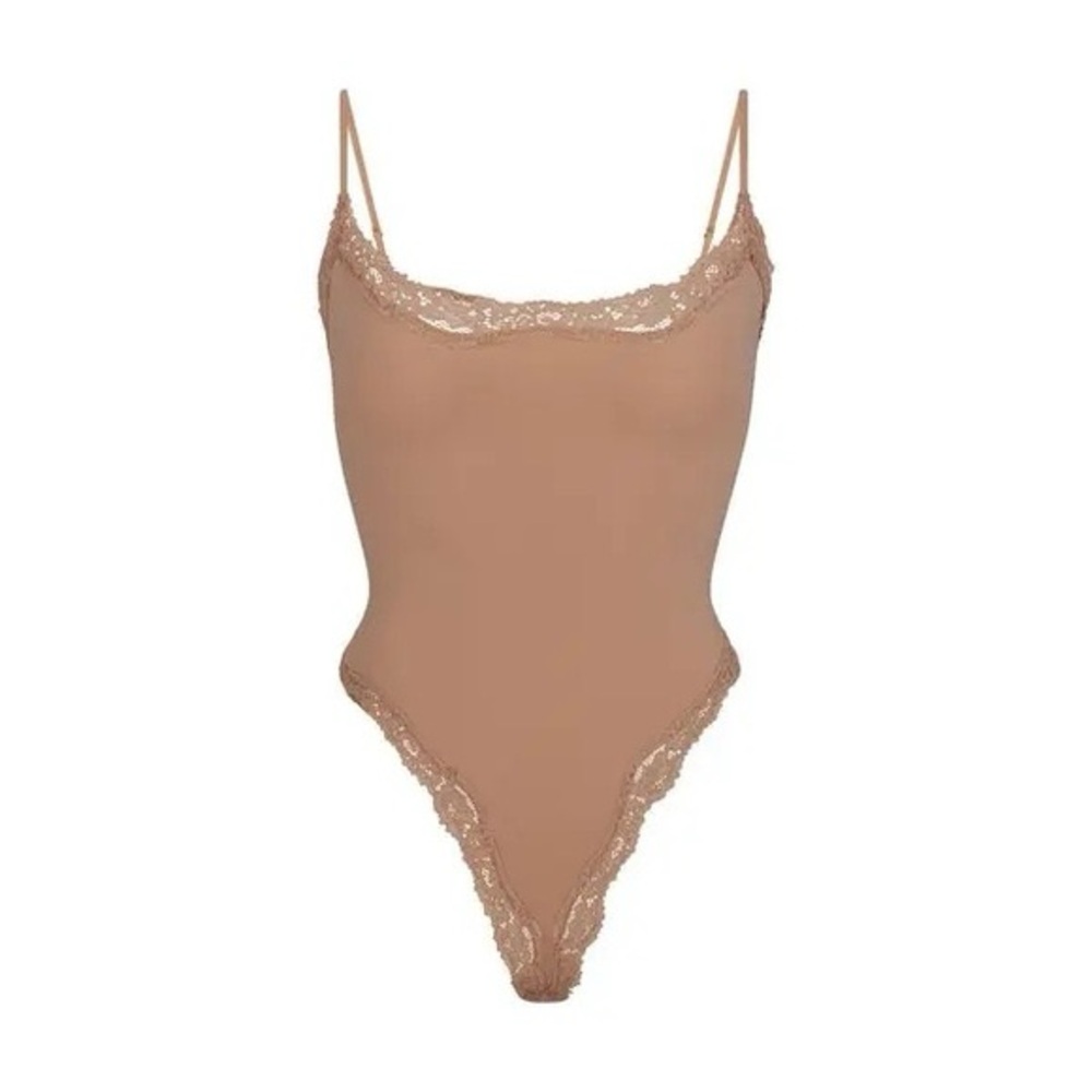 SKIMS Fits Everybody Lace Cami Bodysuit Sienna